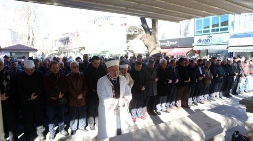 Halep&rsquo;te Katledilen Siviller İ&ccedil;in Sakarya&rsquo;da Gıyabi Cenaze Namazı Kılındı