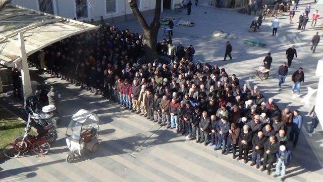 Halep’te Katledilen Siviller İçin Sakarya’da Gıyabi Cenaze Namazı Kılındı