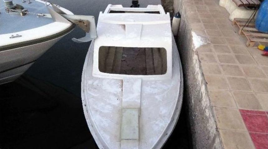 Yapımı Tamamlanmamış Teknedeki Ka&ccedil;ak G&ouml;&ccedil;menleri Sahil G&uuml;venlik Kurtardı