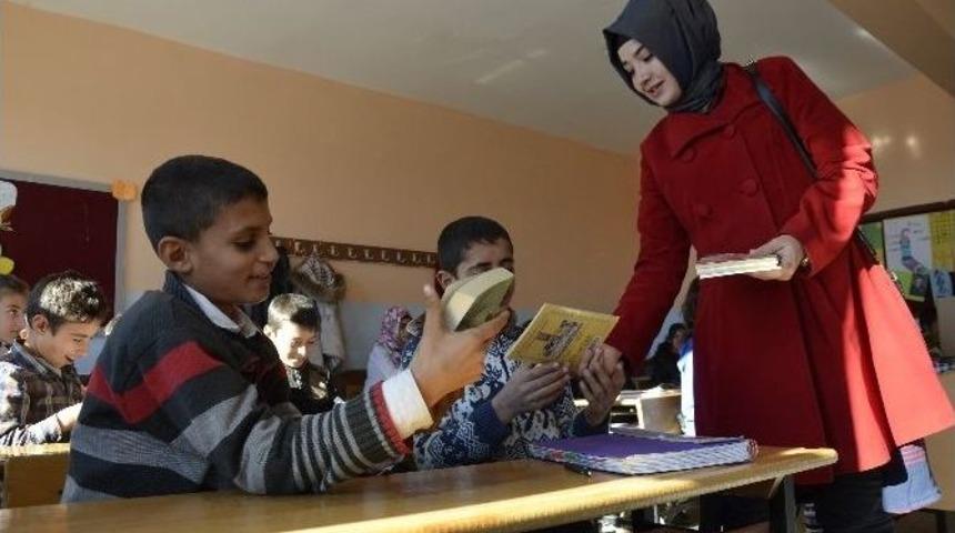 Kırsal Mahalle Okullarına Kitap Bağışı
