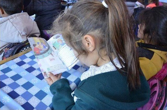 Kırsal Mahalle Okullarına Kitap Bağışı