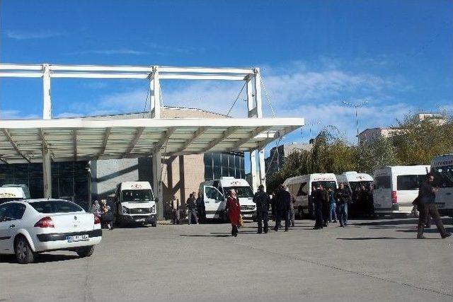 Adıyaman&rsquo;da Minib&uuml;s Kooperatif &Uuml;yeleri Arasında Kavga: 9 Yaralı 1