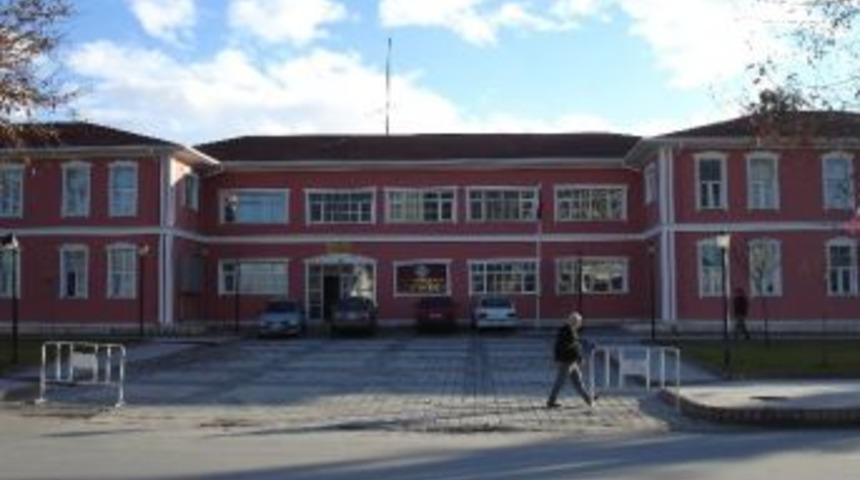 Sanat Merkezi Turgut &Ouml;zal M&uuml;zesi Oluyor