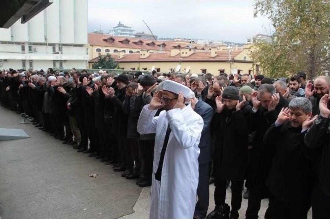 Halep&rsquo;te Hayatını Kaybedenler İ&ccedil;in Gıyabi Cenaze Namazı Kılındı