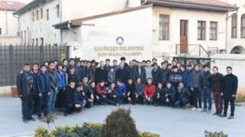 Tahmazoğlu &Ouml;ğrencilerle Sabah Namazını Kıldı