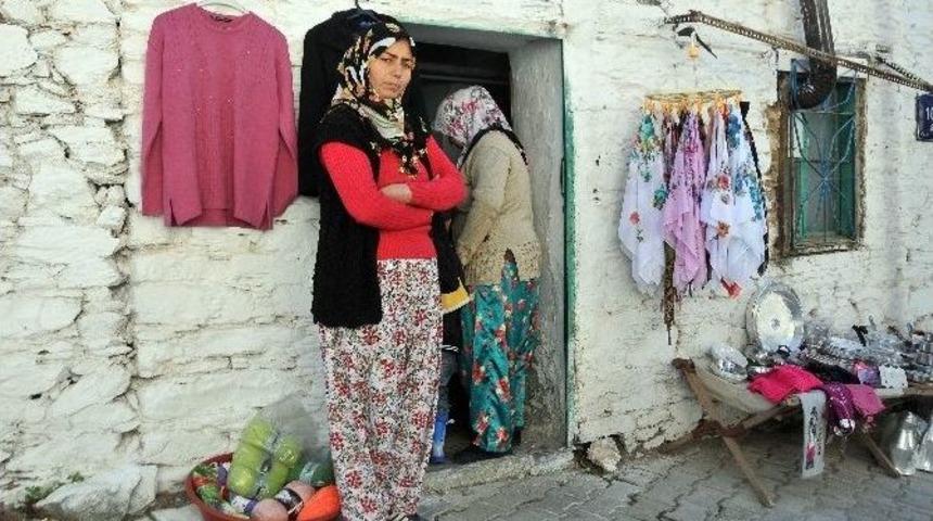 &Ouml;ğretmenlere Yapılan Taciz K&ouml;ydeki Kadınları Tedirgin Etti