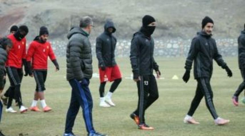 Yeni Malatyaspor&rsquo;da Y&uuml;zler G&uuml;l&uuml;yor