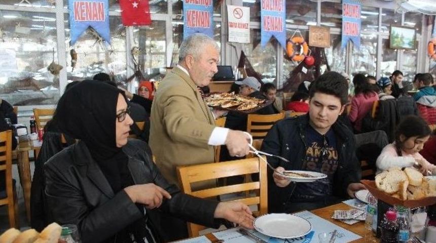 Balık&ccedil;ı Kenan&rsquo;dan Engelli Vatandaşlara Balık Ziyafeti