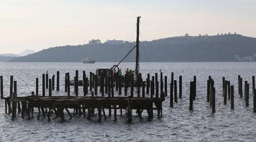 Bodrum&rsquo;da İskele S&ouml;k&uuml;l&uuml;yor