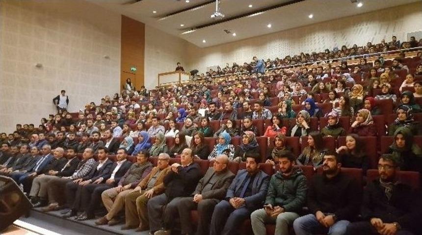 Adıyaman &Uuml;niversitesinde Kariyer Eğitimi Verildi