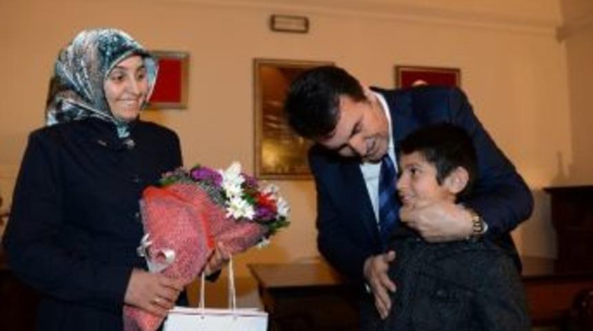 D&uuml;ndar K&uuml;&ccedil;&uuml;k &Ccedil;ocuğa Ses Oldu