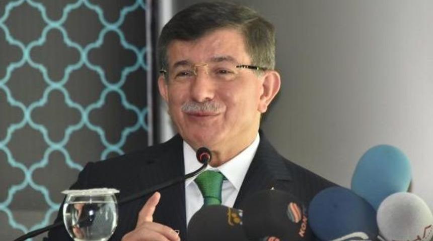 Davutoğlu, &Uuml;niversite &Ouml;ğrencileriyle Buluştu