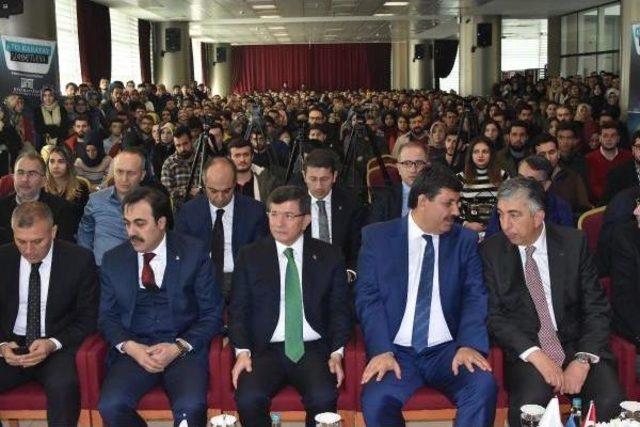 Davutoğlu, Üniversite Öğrencileriyle Buluştu