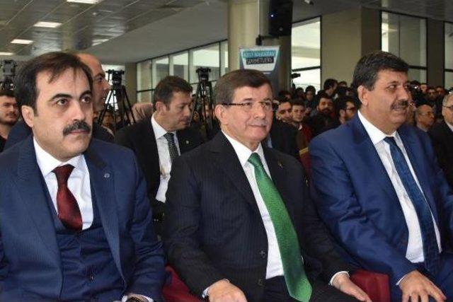 Davutoğlu, Üniversite Öğrencileriyle Buluştu