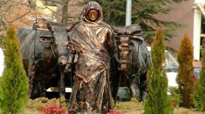 Ilgaz'a, Kurtuluş Savaşı Kahramanı Yanığın Emine Heykeli