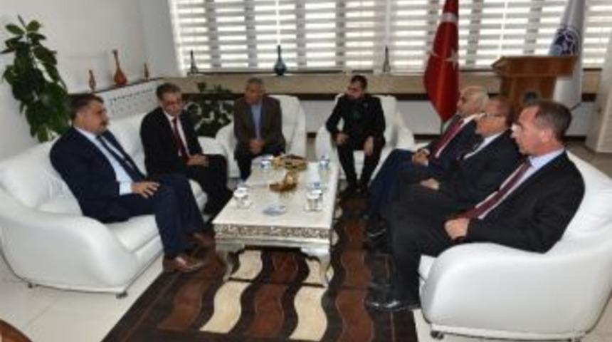 Eski Bakan G&uuml;&ccedil;l&uuml; G&uuml;rkan&rsquo;ı Ziyaret Etti