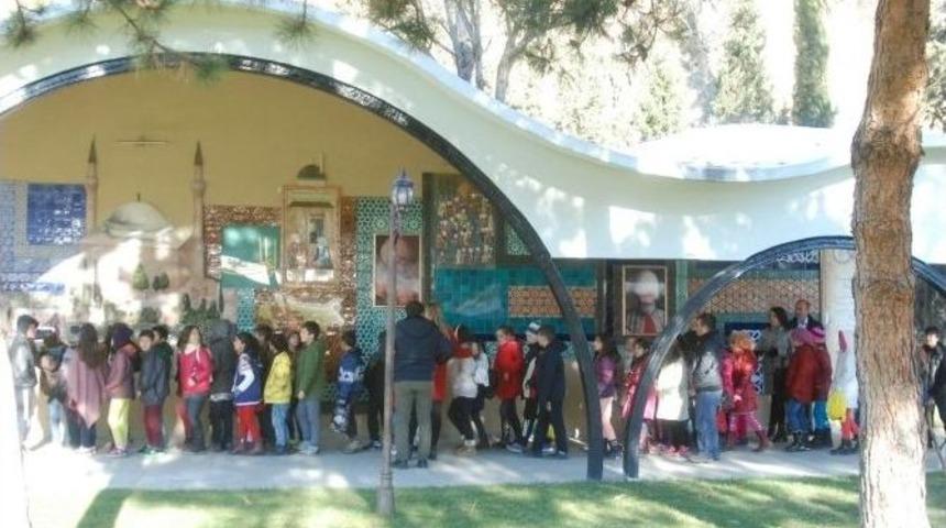 S&ouml;ğ&uuml;t Ve Vezirhan&rsquo;dan Şeyh Edebali T&uuml;rbesi Ve Tarih Şeridine Ziyaret