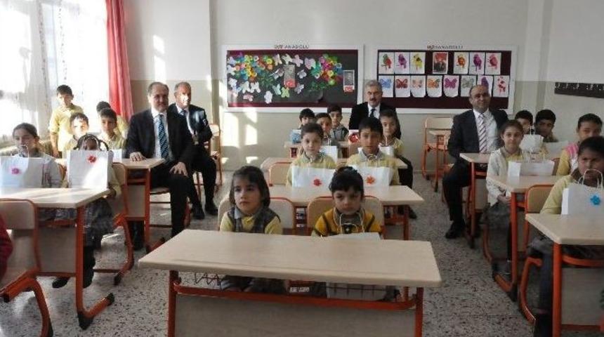 İzmir&rsquo;de 25 Bine Yakın &Ccedil;ocuğa Kıyafet Yardımı