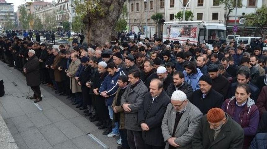 Suriye&rsquo;de Hayatını Kaybedenler İ&ccedil;in Trabzon&rsquo;da Gıyabi Cenaze Namazı Kılındı