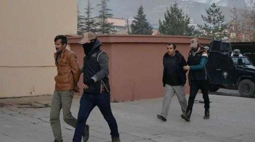 Hakkari&rsquo;deki İl&ccedil;e Belediyelerine Y&ouml;nelik Operasyon