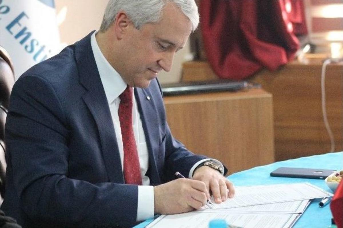 Yunus Emre Enstit&uuml;s&uuml; İle Anadolu &Uuml;niversitesi Arasında Eğitim İş Birliği Protokol&uuml;