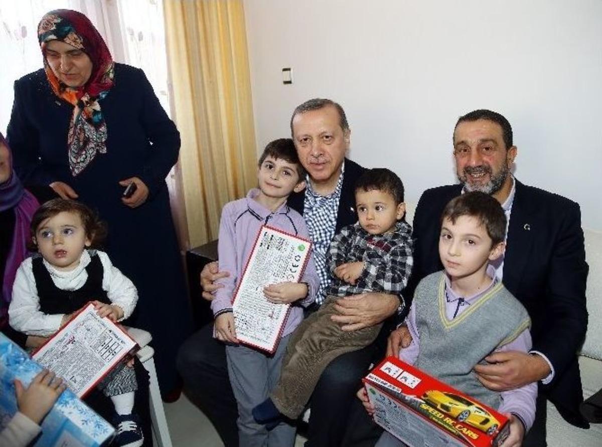 Cumhurbaşkanı Erdoğan&rsquo;dan 15 Temmuz Şehitlerinin Ailelerine Ziyaret
