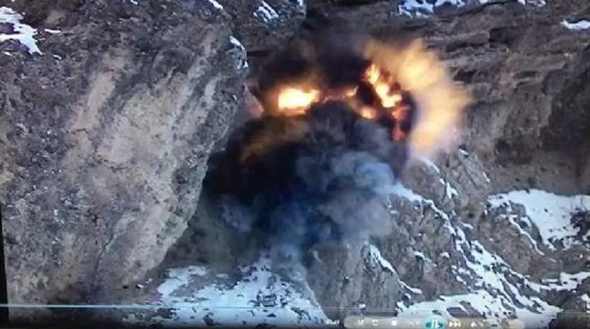 Hakkari'de Pkk'ya Ait Sığınakta &Ccedil;ok Sayıda Patlayıcı Ele Ge&ccedil;irildi