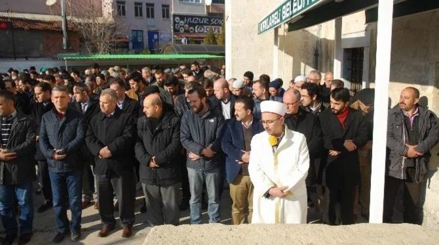 Halep&rsquo;te &Ouml;ld&uuml;r&uuml;len Siviller İ&ccedil;in Gıyabi Cenaze Namazı Kılındı