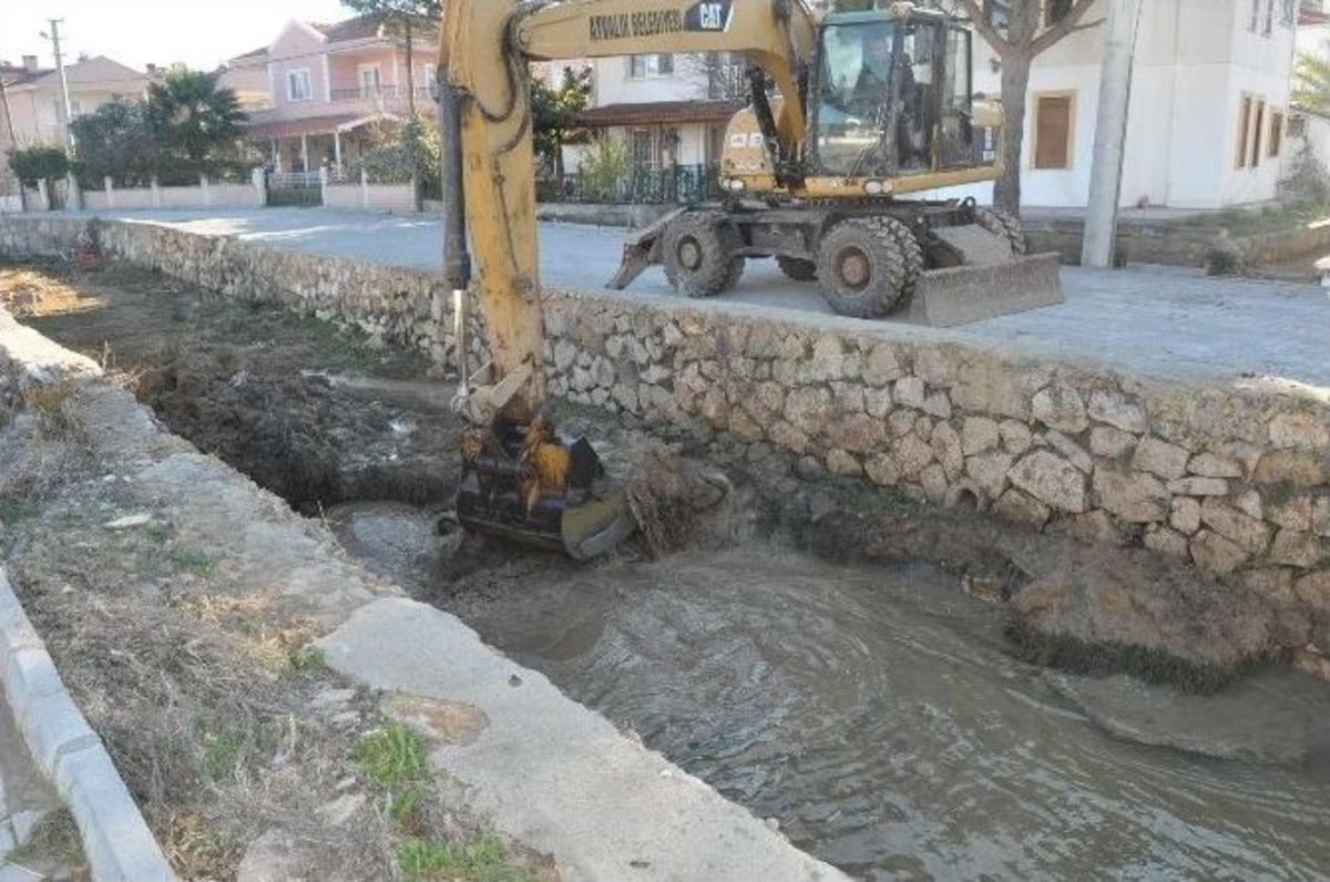 Belediye Başkanı Gen&ccedil;er Ve Baski M&uuml;d&uuml;r&uuml; &Ccedil;avdar&rsquo;dan Laka Deresi&rsquo;nde İnceleme