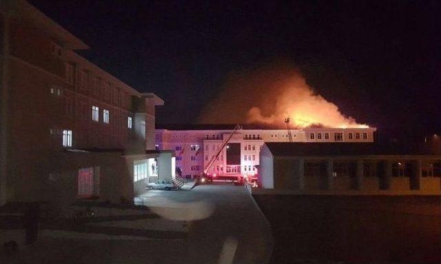 Edirne’de İmam Hatip Lisesinde Çıkan Yangın Korkuttu