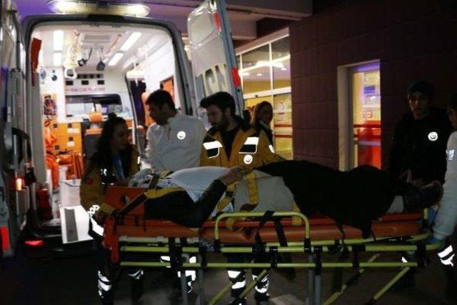 Adıyaman da Iki Otomobil Çarpıştı: 9 Yaralı 1