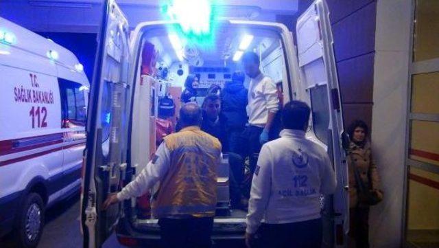 Adıyaman da Iki Otomobil Çarpıştı: 9 Yaralı 2