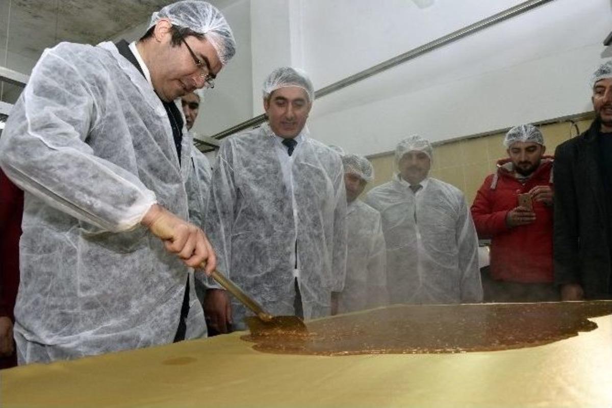 T&uuml;rkiye&rsquo;de En İyi Pestil Ve K&ouml;me G&uuml;m&uuml;şhane&rsquo;de &Uuml;retiliyor