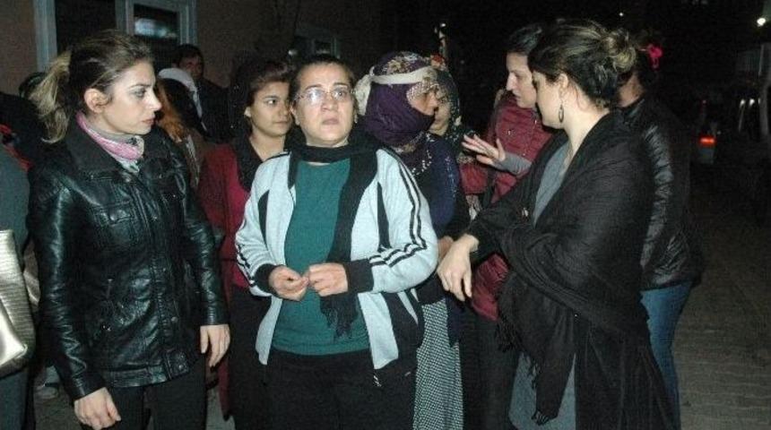Kadın Platformu &Uuml;yeleri Song&uuml;l Ve Şehriban Cinayetlerini Protesto Etti