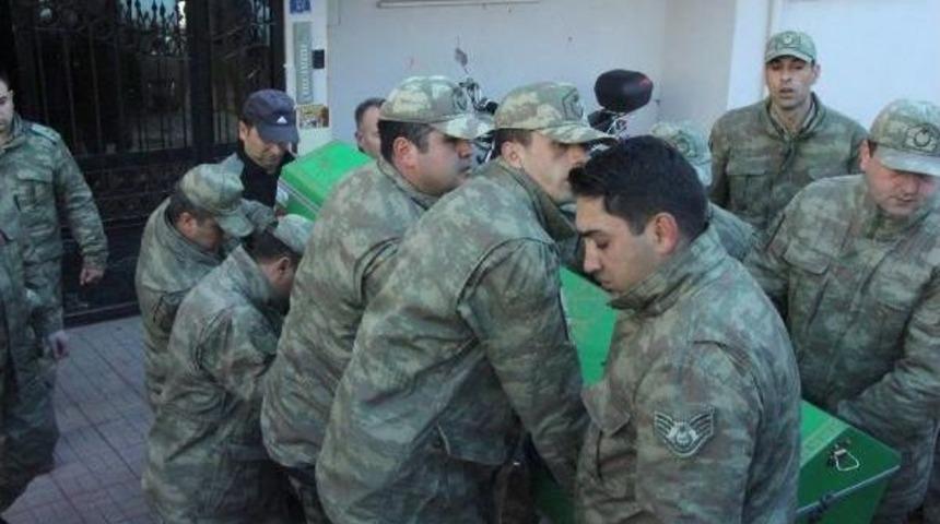 Astsubay, Evinde Tabancayla Intihar Etti