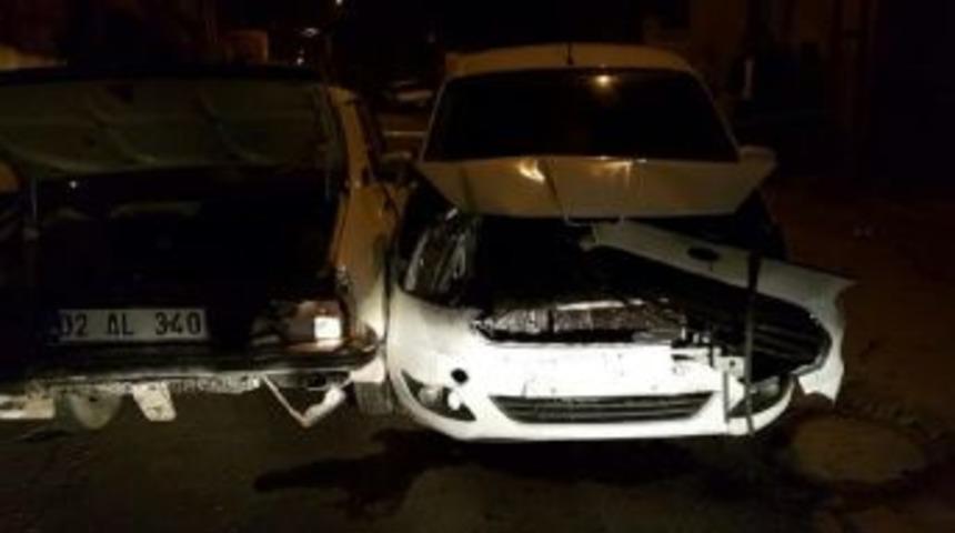 Aranan Ş&uuml;pheli, Ka&ccedil;tığı Otomobille Polis Aracı &Ccedil;arpışınca Yakalandı
