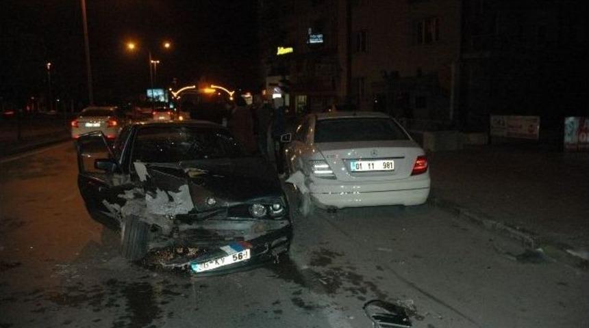 Adana&rsquo;da Direksiyon Hakimiyetini Kaybetti, Park Halindeki Araca &Ccedil;arptı: 1 Yaralı