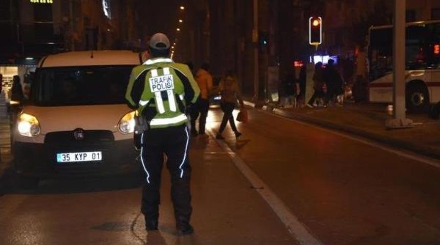 İzmir'de Polisten 't&uuml;rkiye Huzur' Uygulaması