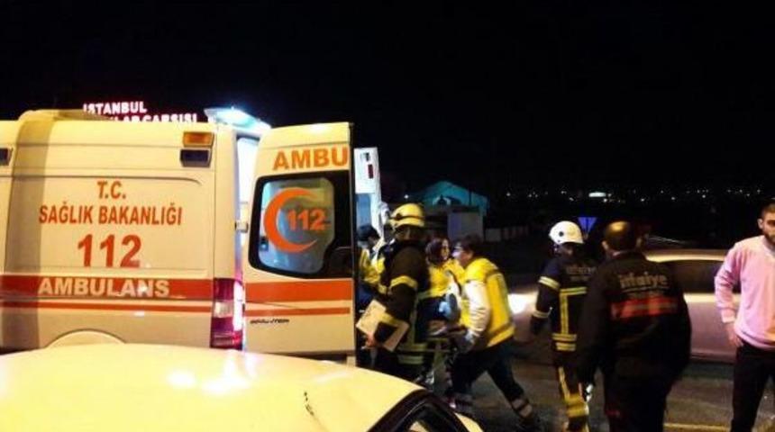&Ccedil;orlu'da Iki Otomobil &Ccedil;arpıştı: 4 Yaralı