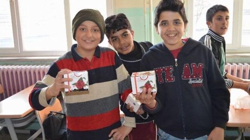 &Ouml;ğrencilere Kandil Simidi Dağıtıldı