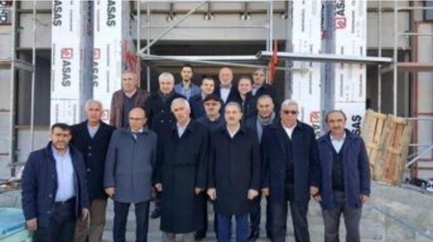 Başkan &Ccedil;i&ccedil;ek, Yatırımları Anlattı