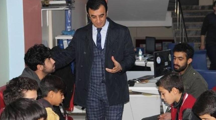 Van&rsquo;da &lsquo;&ouml;ğretmenin Sesi&rsquo; Yarışması