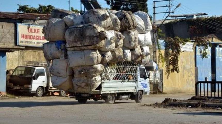 Hurda Y&uuml;kl&uuml; Kamyonetin Tehlikeli Yolculuğu