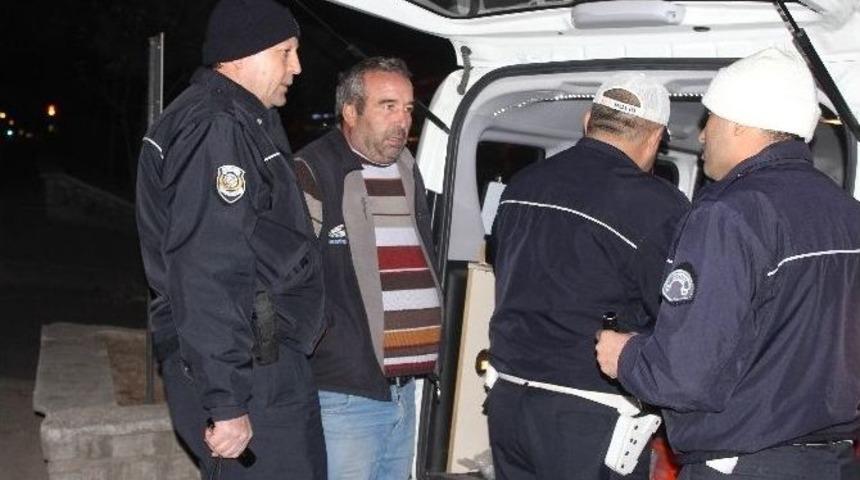 Alkoll&uuml; S&uuml;r&uuml;c&uuml; Levent Kırca&rsquo;nın Trafik Ske&ccedil;lerini Aratmadı