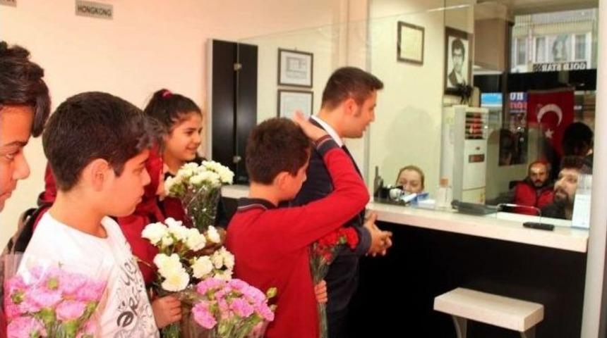 Ortaokul &Ouml;ğrencileri Har&ccedil;lıklarıyla Aldıkları D&ouml;vizlerini Tl&rsquo;ye &Ccedil;evirdi