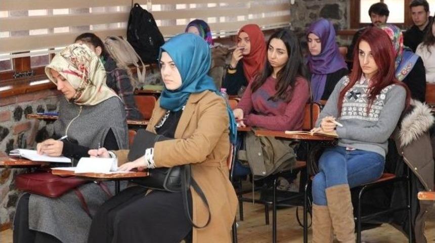 Akademi &Uuml;niversite&rsquo;de Eğitimler S&uuml;r&uuml;yor