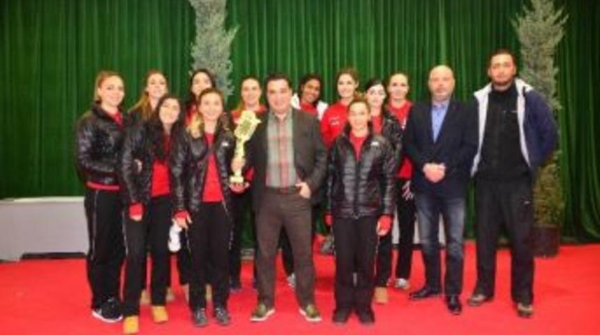 Uluslararası Radyocular Birliğinden Pursaklar Voleybol İhtisas&rsquo;a Anlamlı &Ouml;d&uuml;l