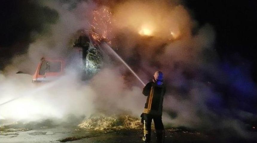 Saman Y&uuml;kl&uuml; Kamyon Alev Alev Yandı