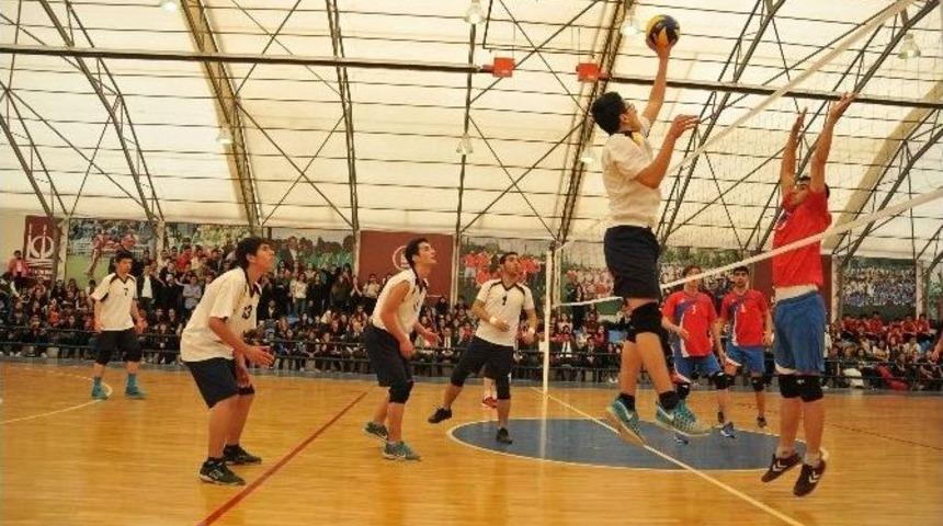 Ke&ccedil;i&ouml;ren&rsquo;de Geleneksel Okullar Ligi Başladı