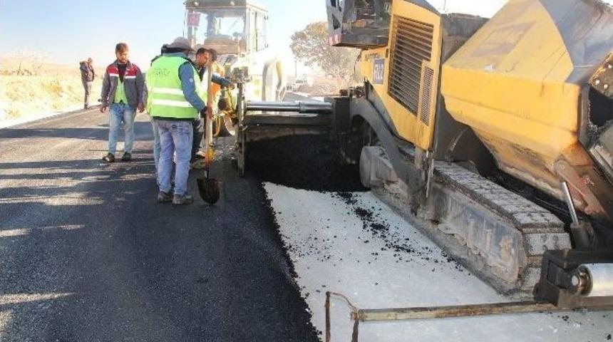 Araban-fıstıklıdağ Grup Yolundaki 3. Etap Asfalt &Ccedil;alışmalarına Başlandı